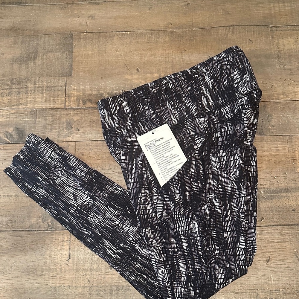 Lululemon Fast and Free HR Tight 25” - Picture 2 of 6